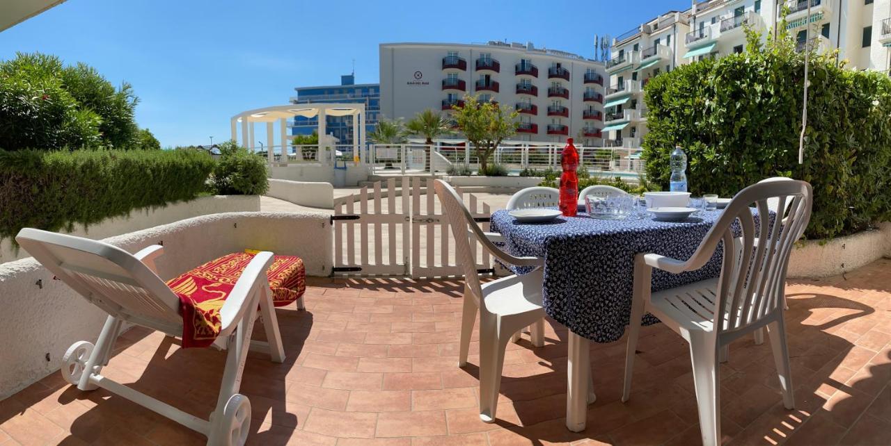 Residence El Palmar Fronte Mare, Fronte Spiaggia 리도 디 예솔로 외부 사진