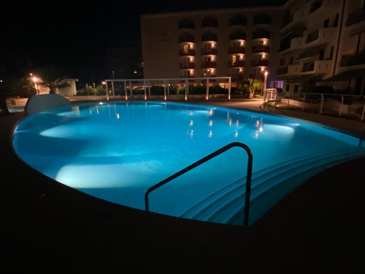 Residence El Palmar Fronte Mare, Fronte Spiaggia 리도 디 예솔로 외부 사진