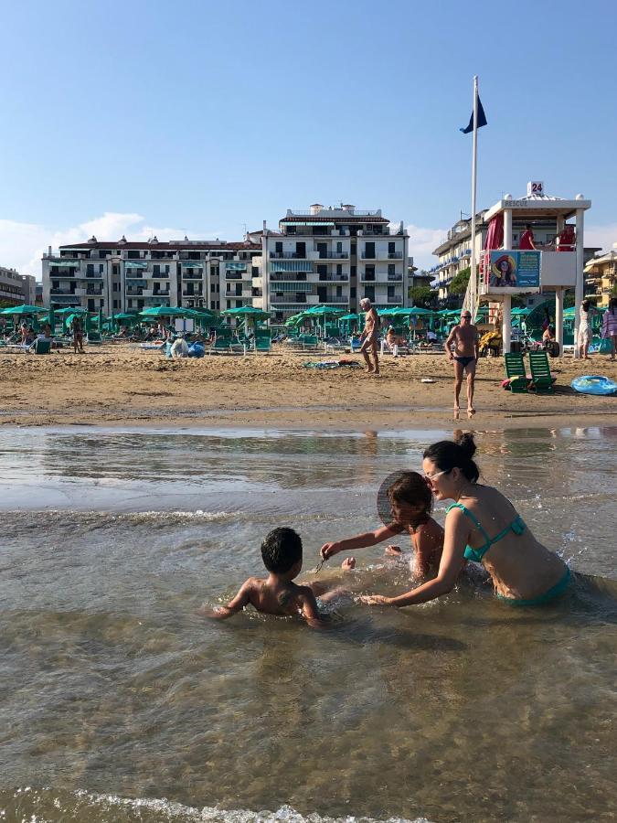 Residence El Palmar Fronte Mare, Fronte Spiaggia 리도 디 예솔로 외부 사진